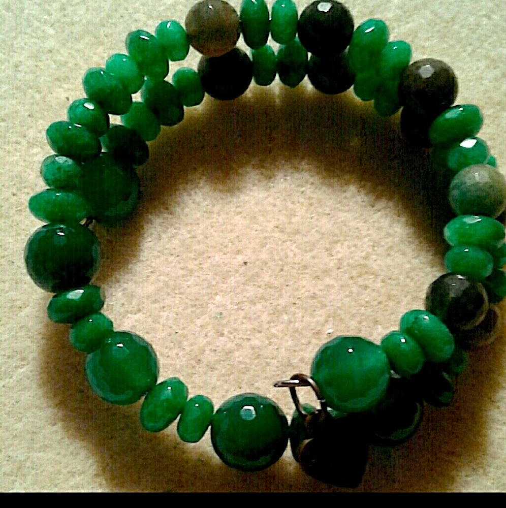 “Lucky” May Genuine green agate and genuine jade memory wire birthstone bracelet - Picture 4 of 4